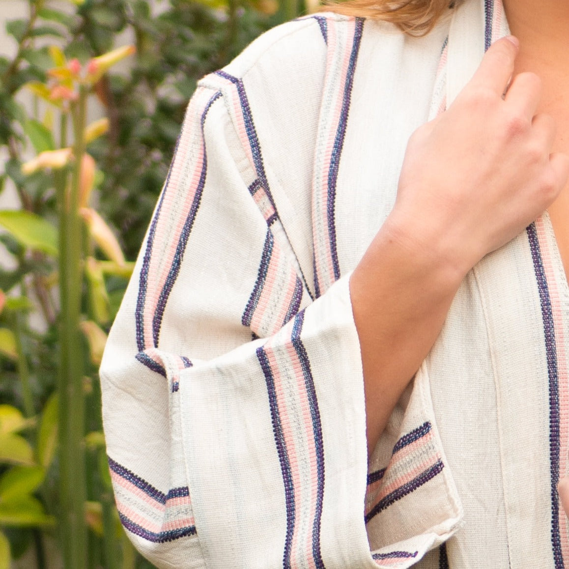 Turkish cotton handwoven kimono with three quarter sleeves.